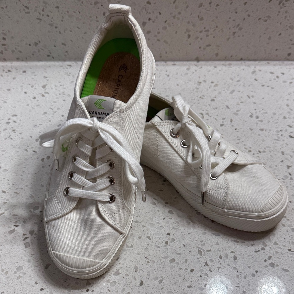 Cariuma Women’s OCA Low Cap‎ Tie Sneaker Off White EUC Casual
